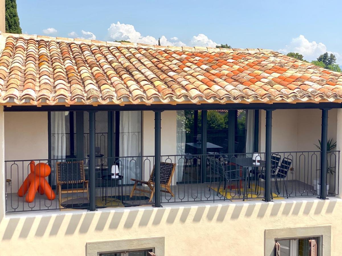 Au Pied De La Cite Medievale - Le 127 *